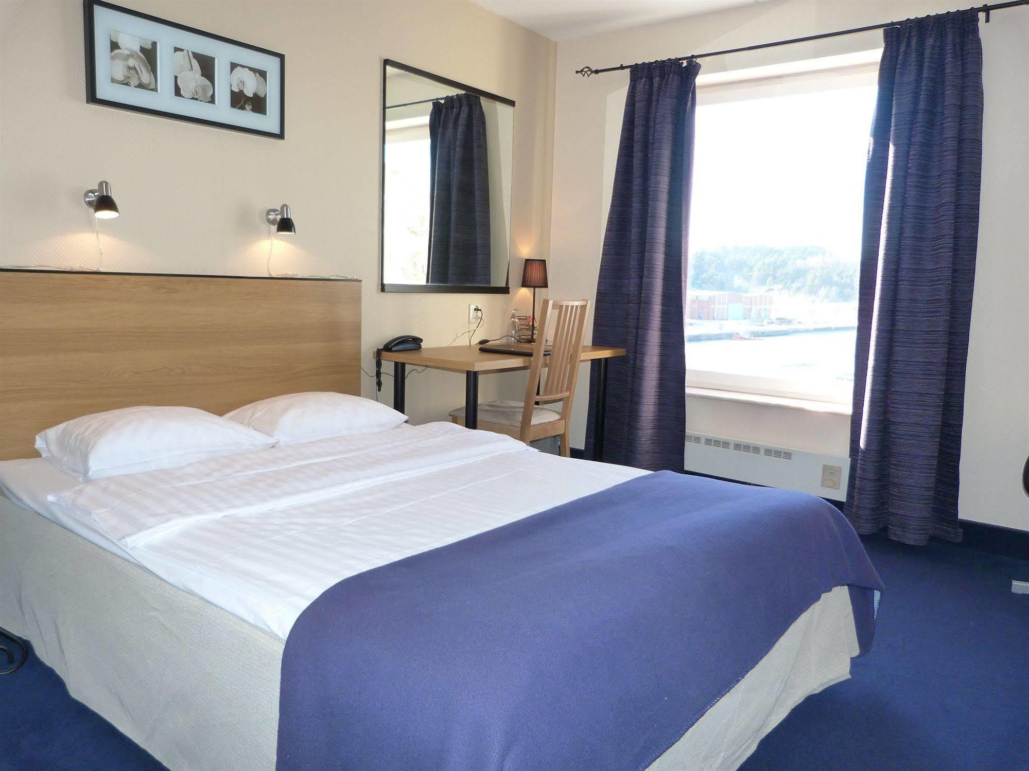 Hotel Riverside Uddevalla Esterno foto